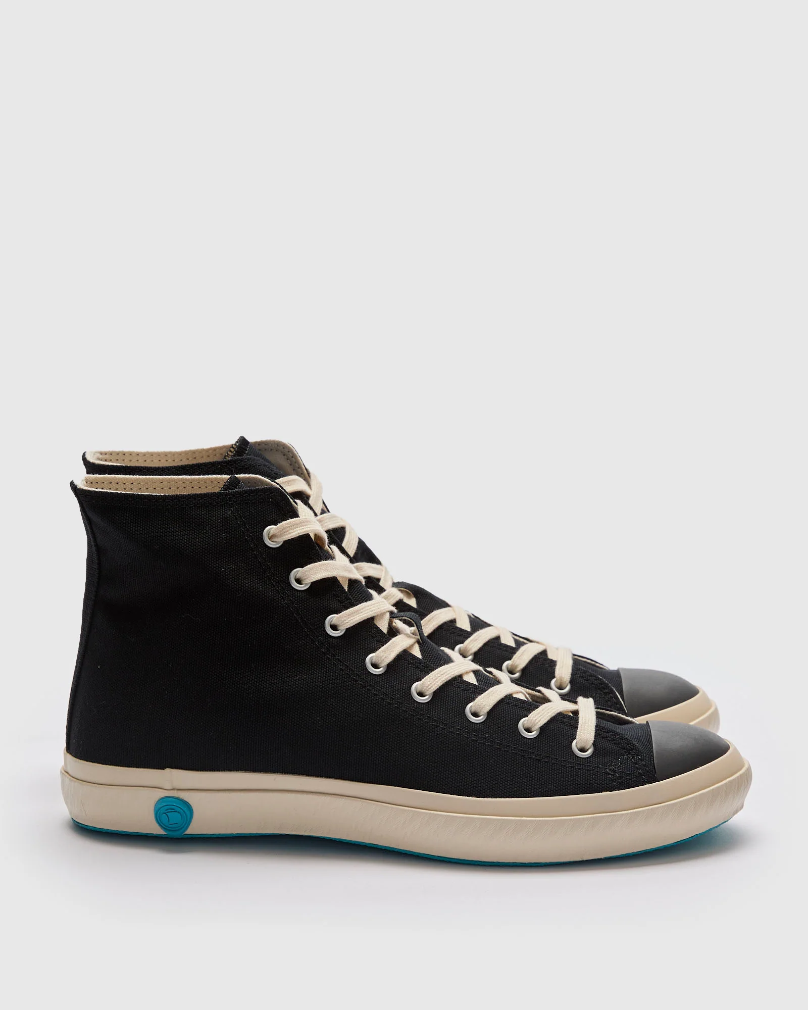 01JP High Top Sneaker in Black - Image 3