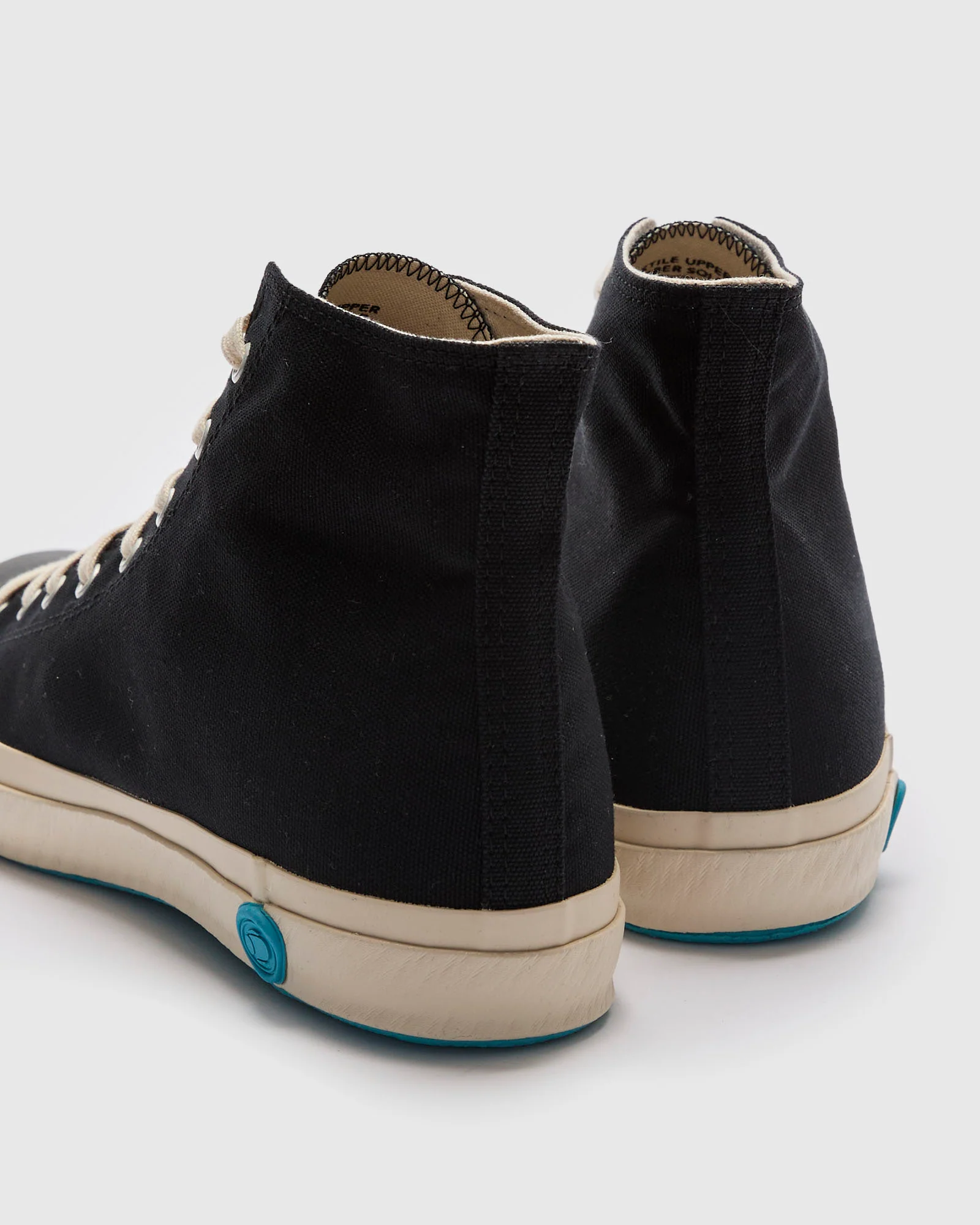 01JP High Top Sneaker in Black - Image 5