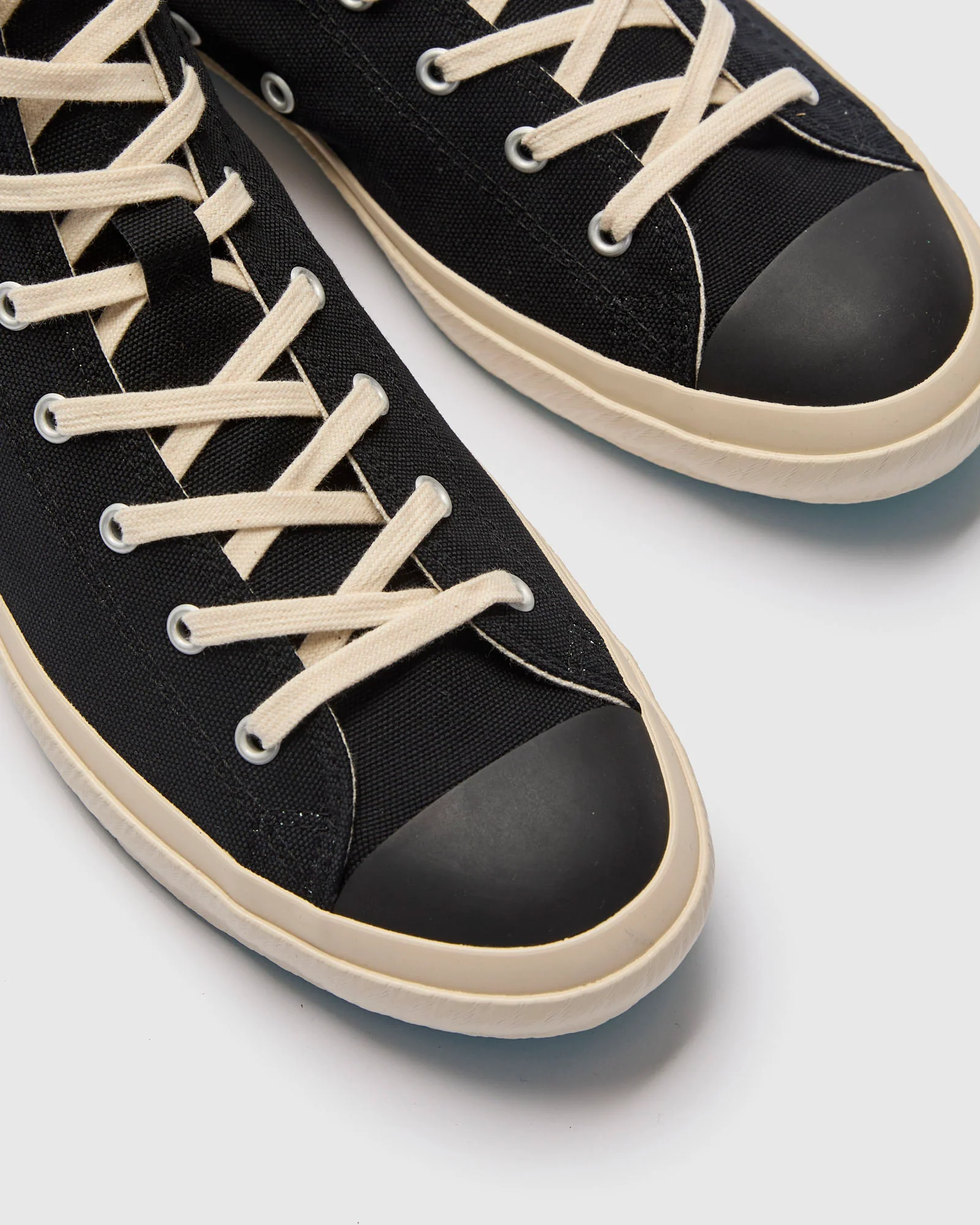 01JP High Top Sneaker in Black - Image 7