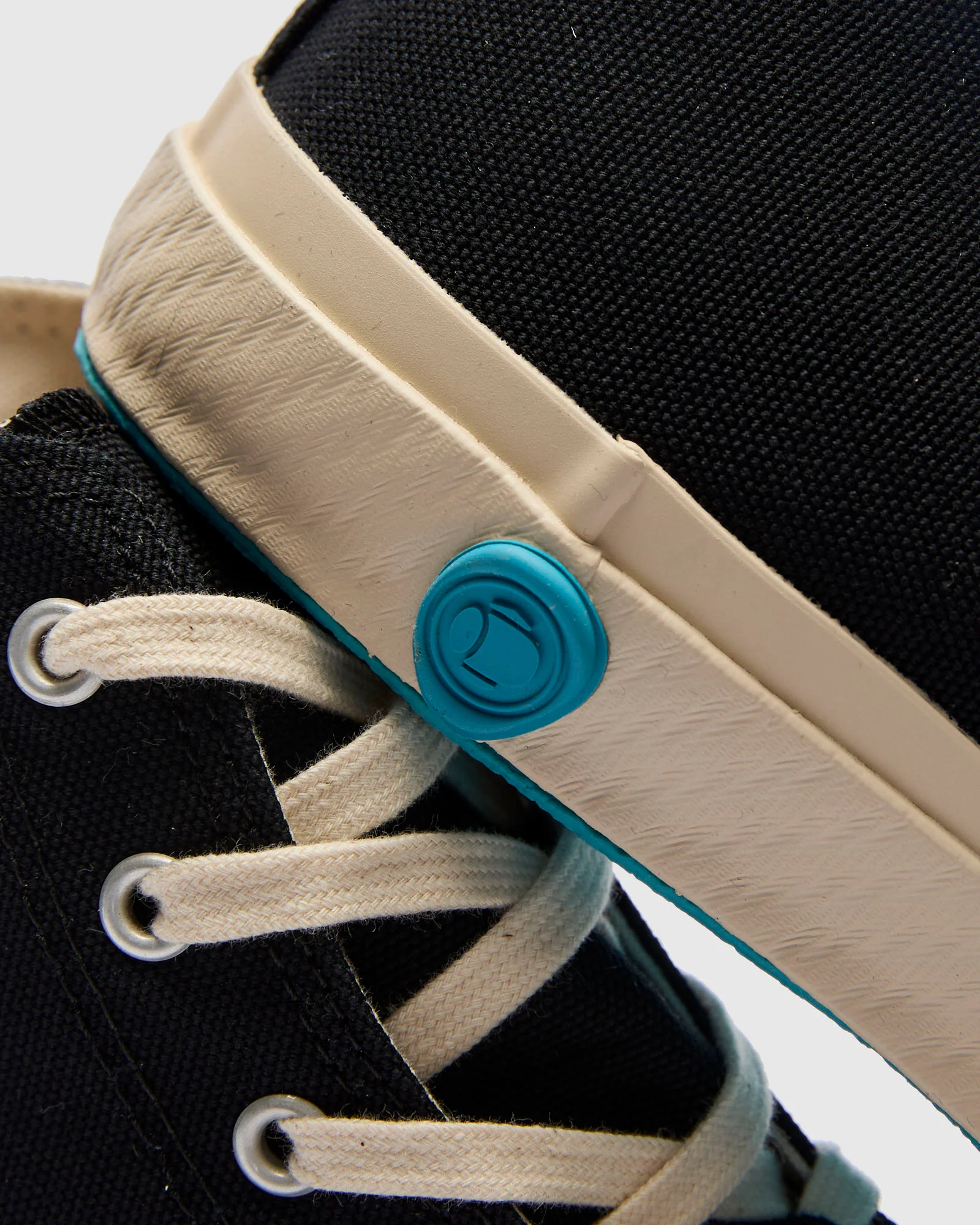 01JP High Top Sneaker in Black - Image 9