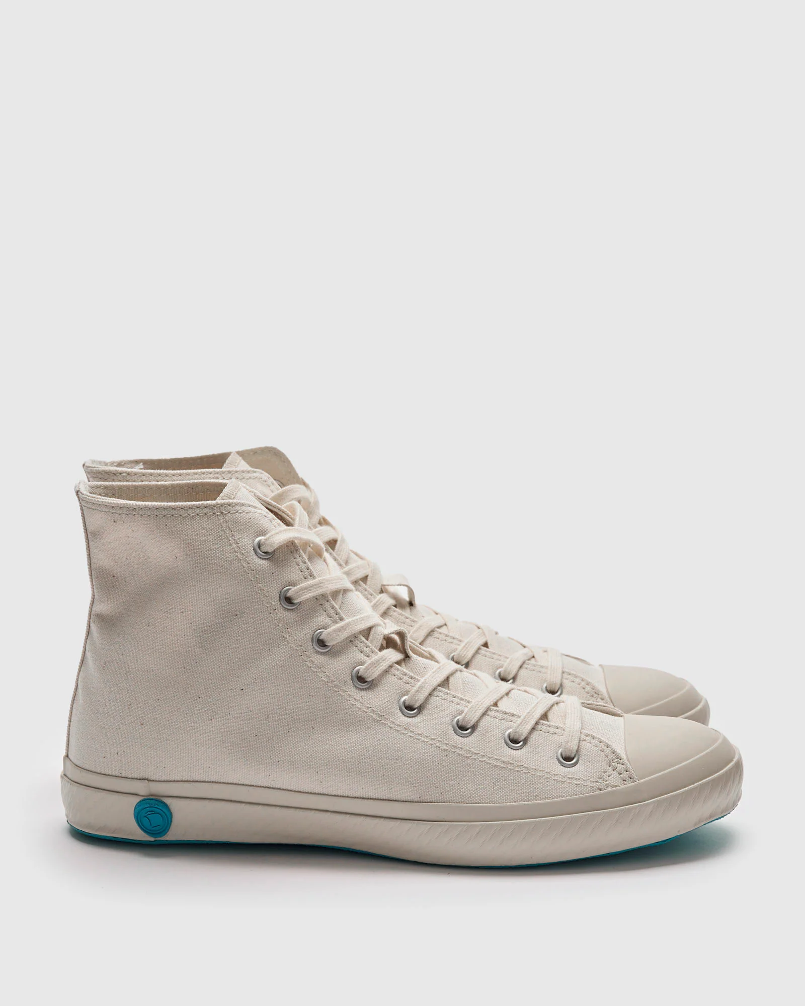 01JP High Top Sneaker in White - Image 3