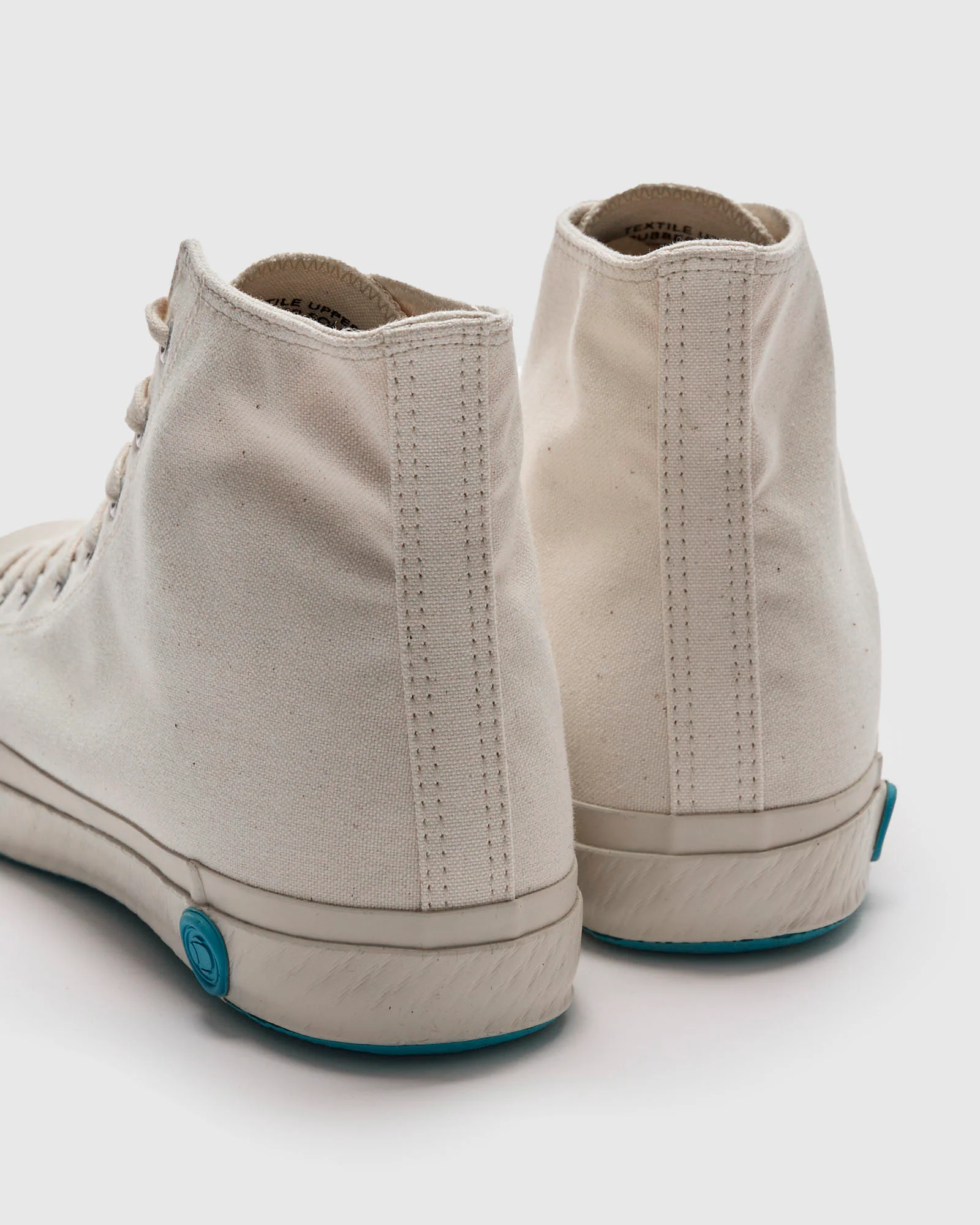 01JP High Top Sneaker in White - Image 5