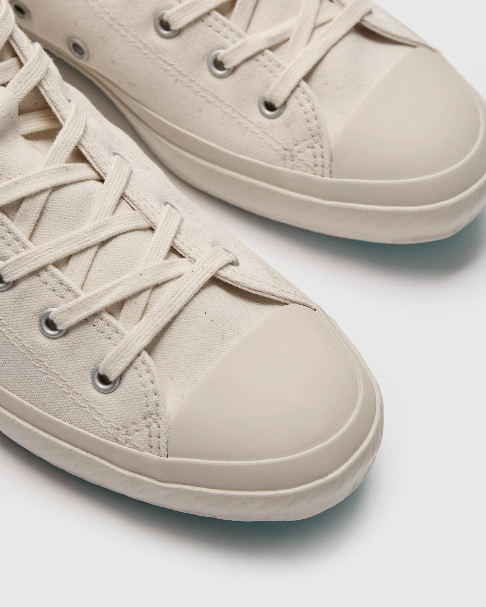 01JP High Top Sneaker in White - Image 7