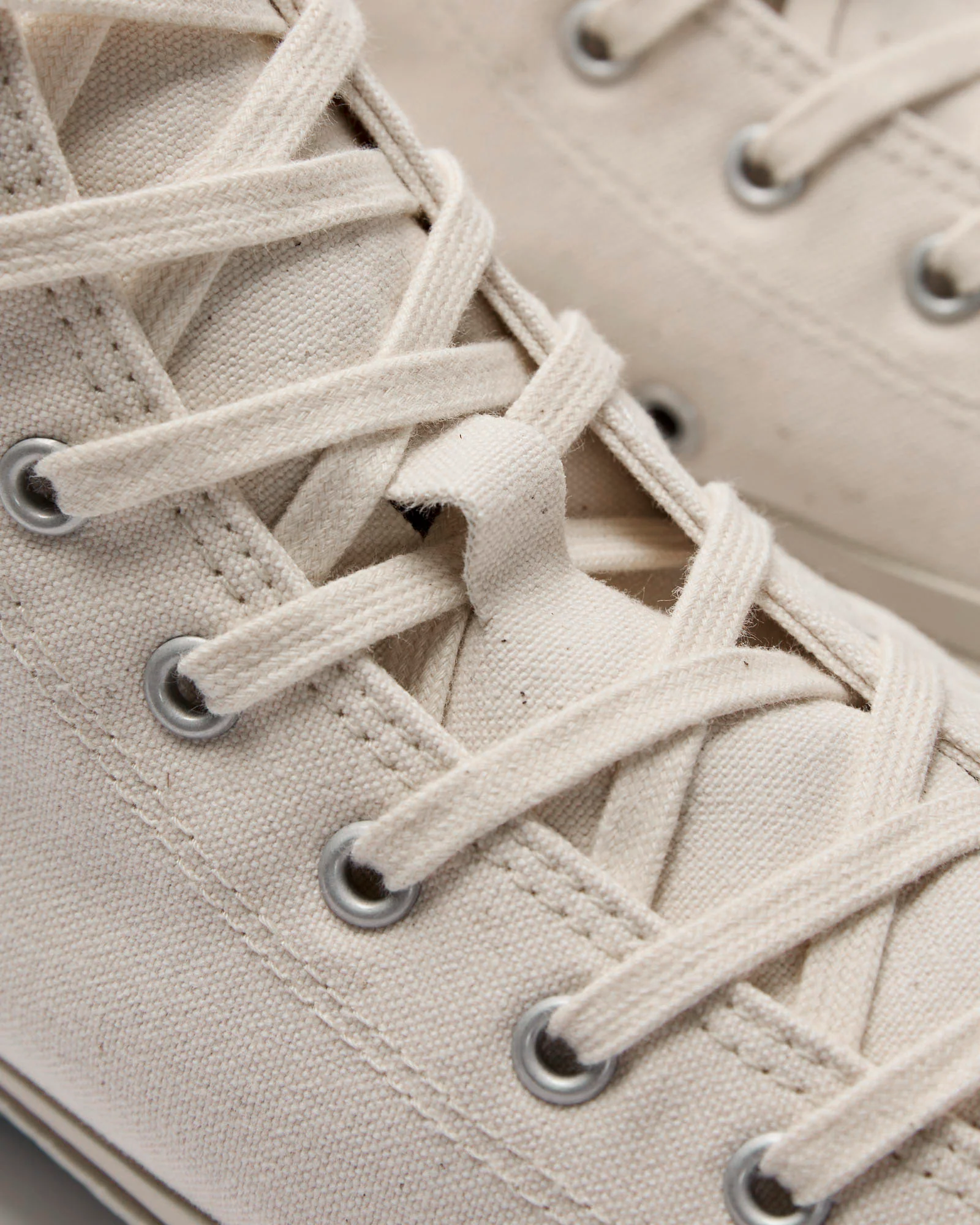 01JP High Top Sneaker in White - Image 8