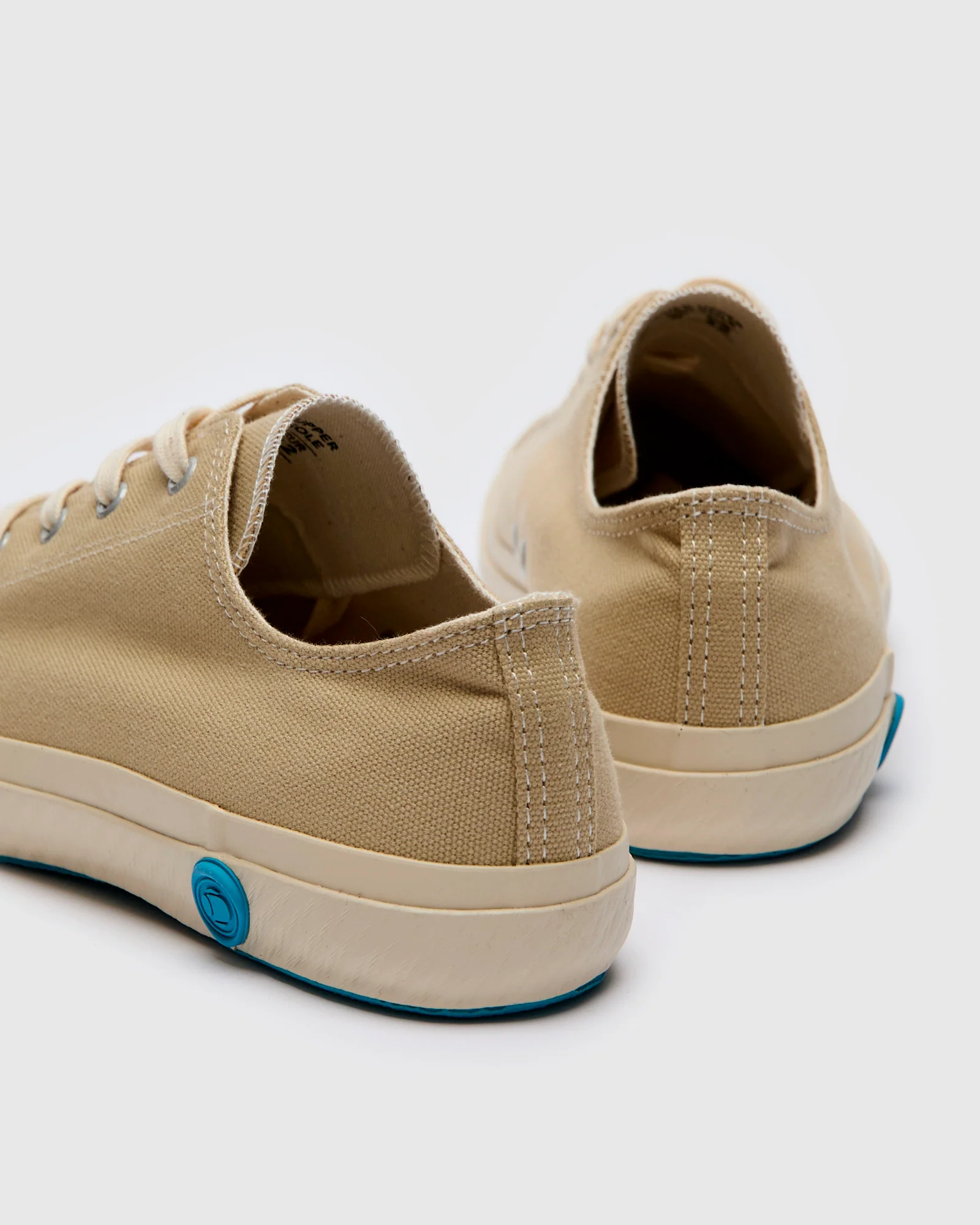 01JP Low Top Sneaker in Beige - Image 5