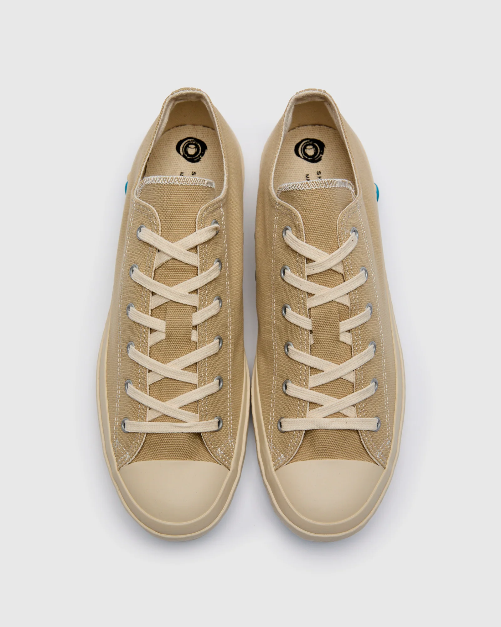 01JP Low Top Sneaker in Beige - Image 6