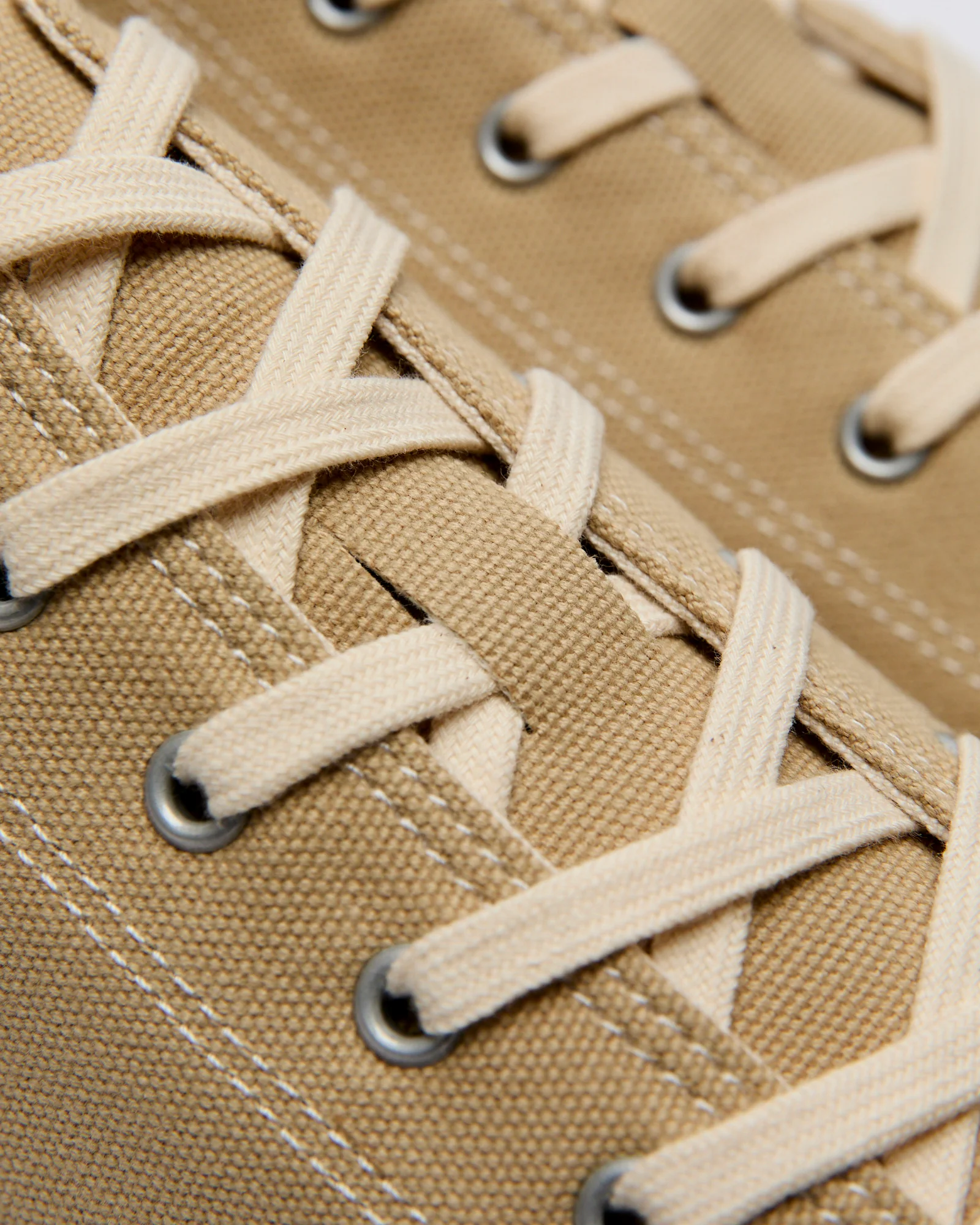 01JP Low Top Sneaker in Beige - Image 8