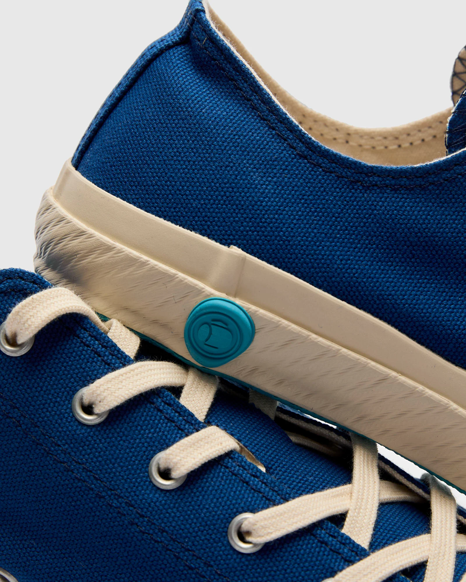 01JP Low Top Sneaker in Indigo - Image 9