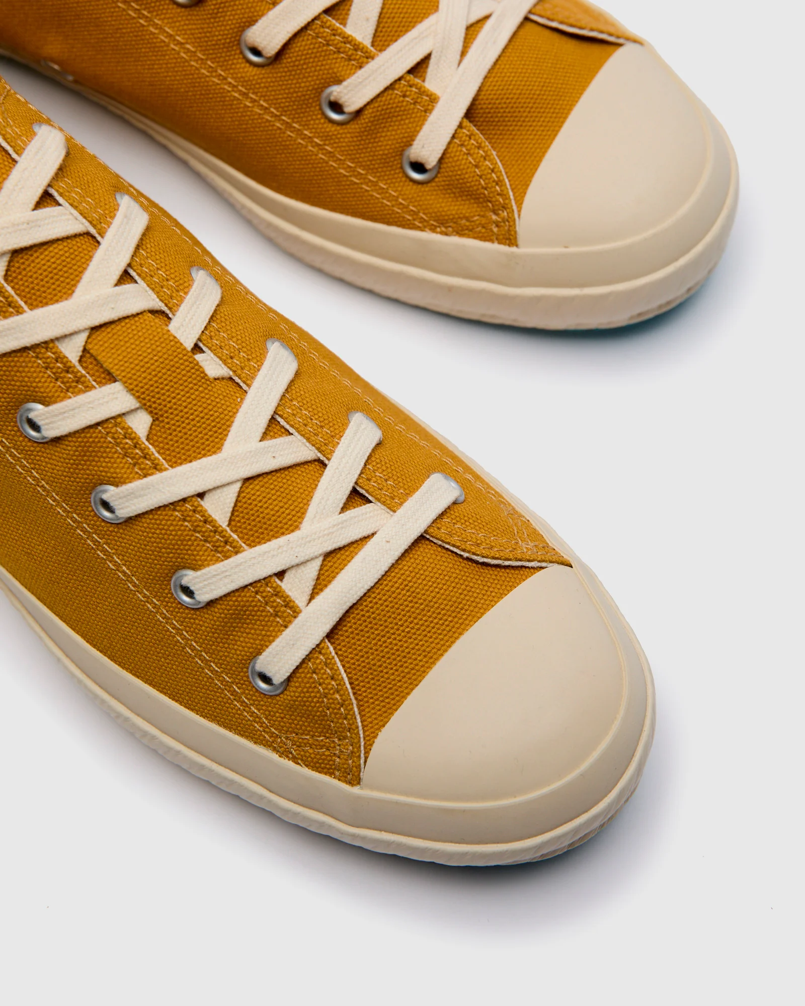 01JP Low Top Sneaker in Mustard - Image 7