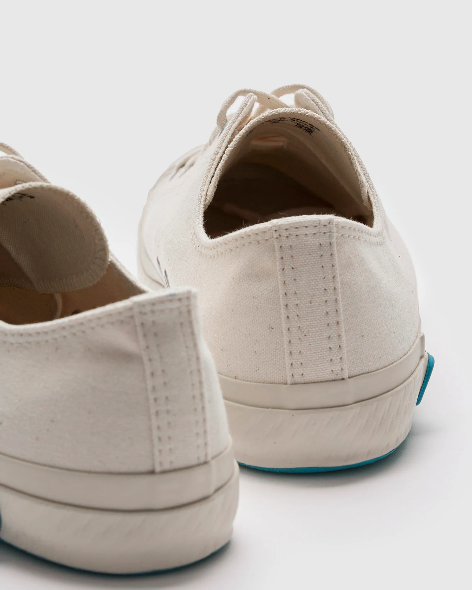01JP Low Top Sneaker in White - Image 5