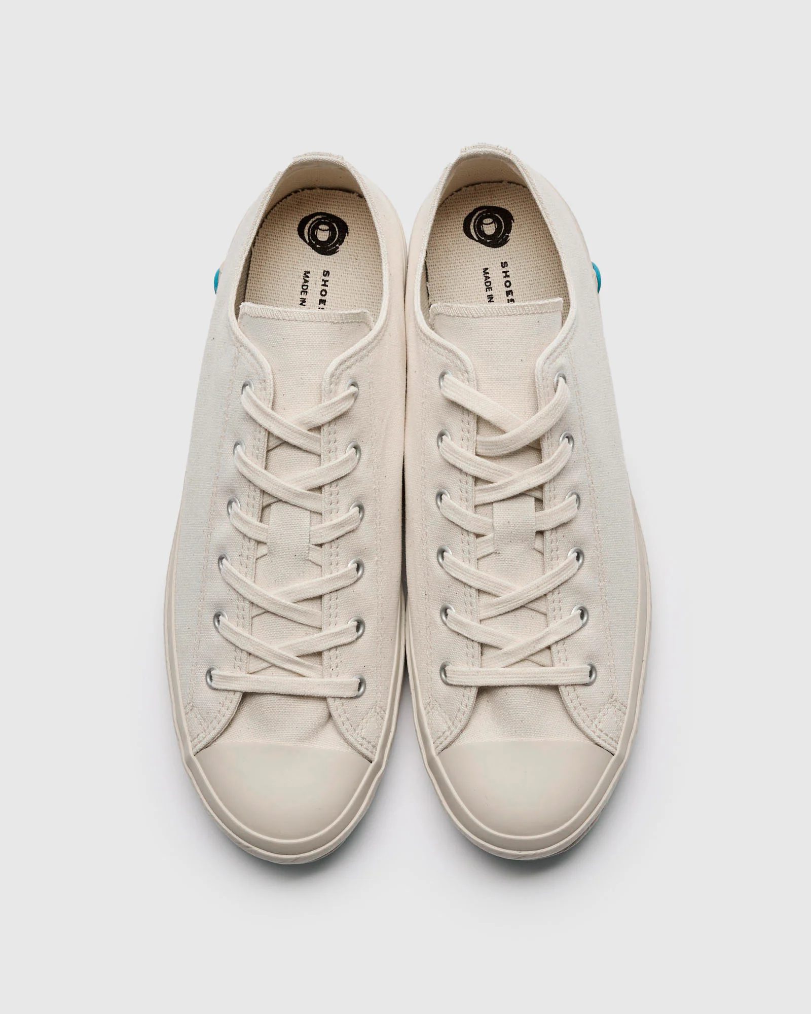 01JP Low Top Sneaker in White - Image 6