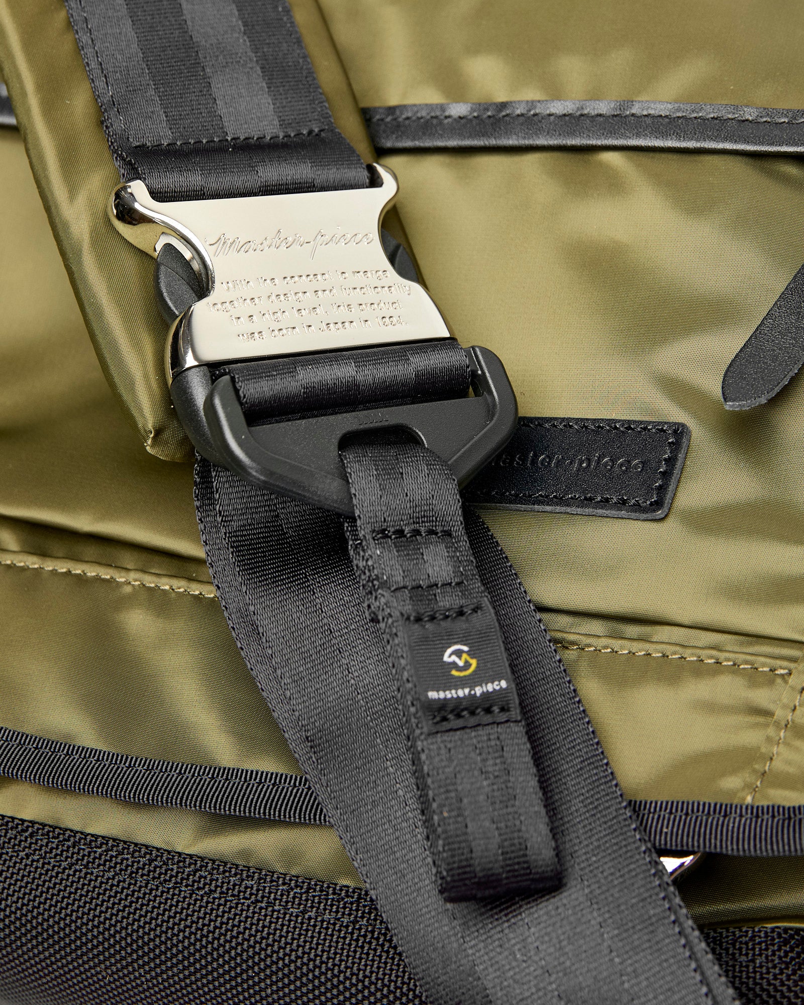 Lightning V2 Messenger Bag in Khaki - Image 4