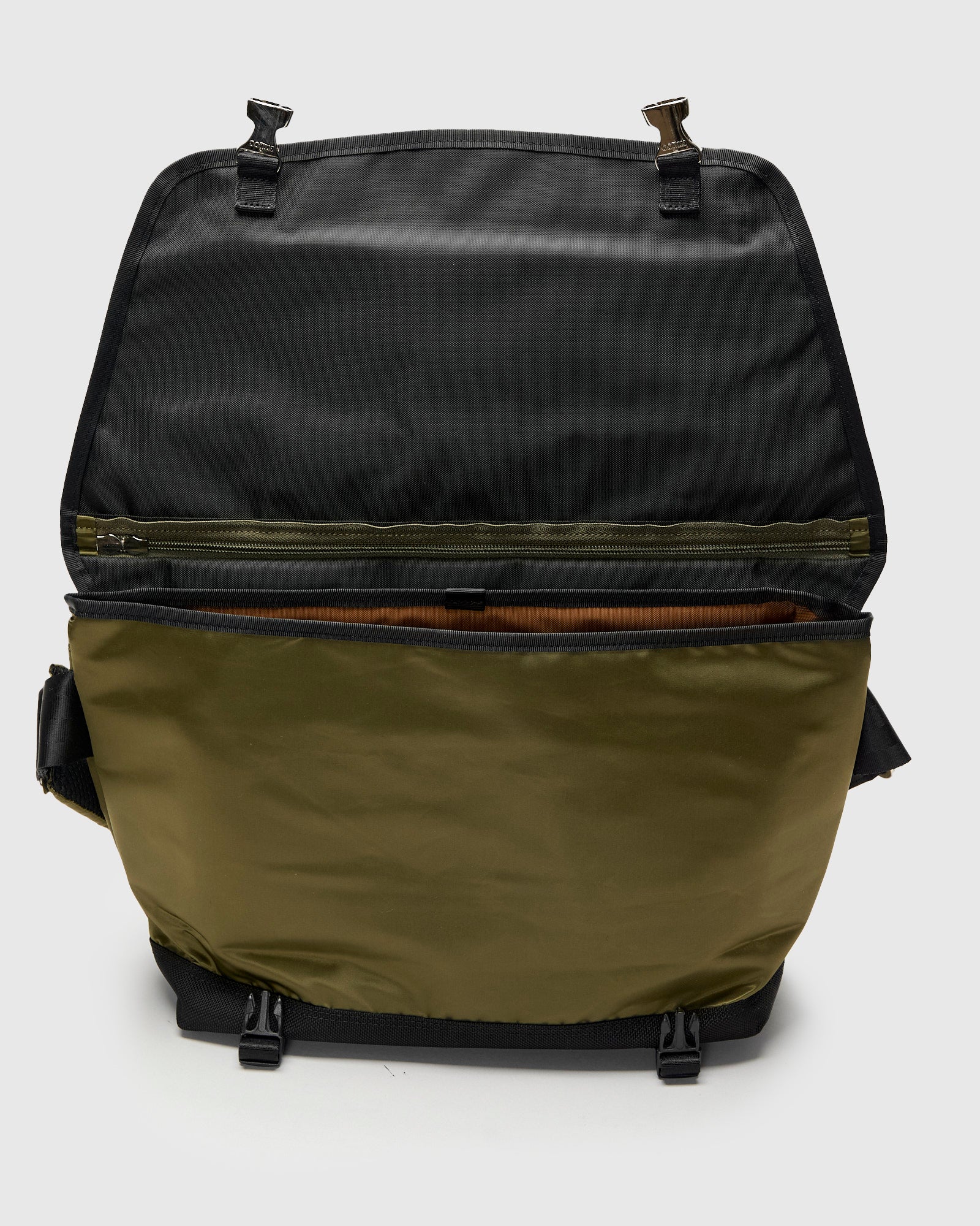 Lightning V2 Messenger Bag in Khaki - Image 5