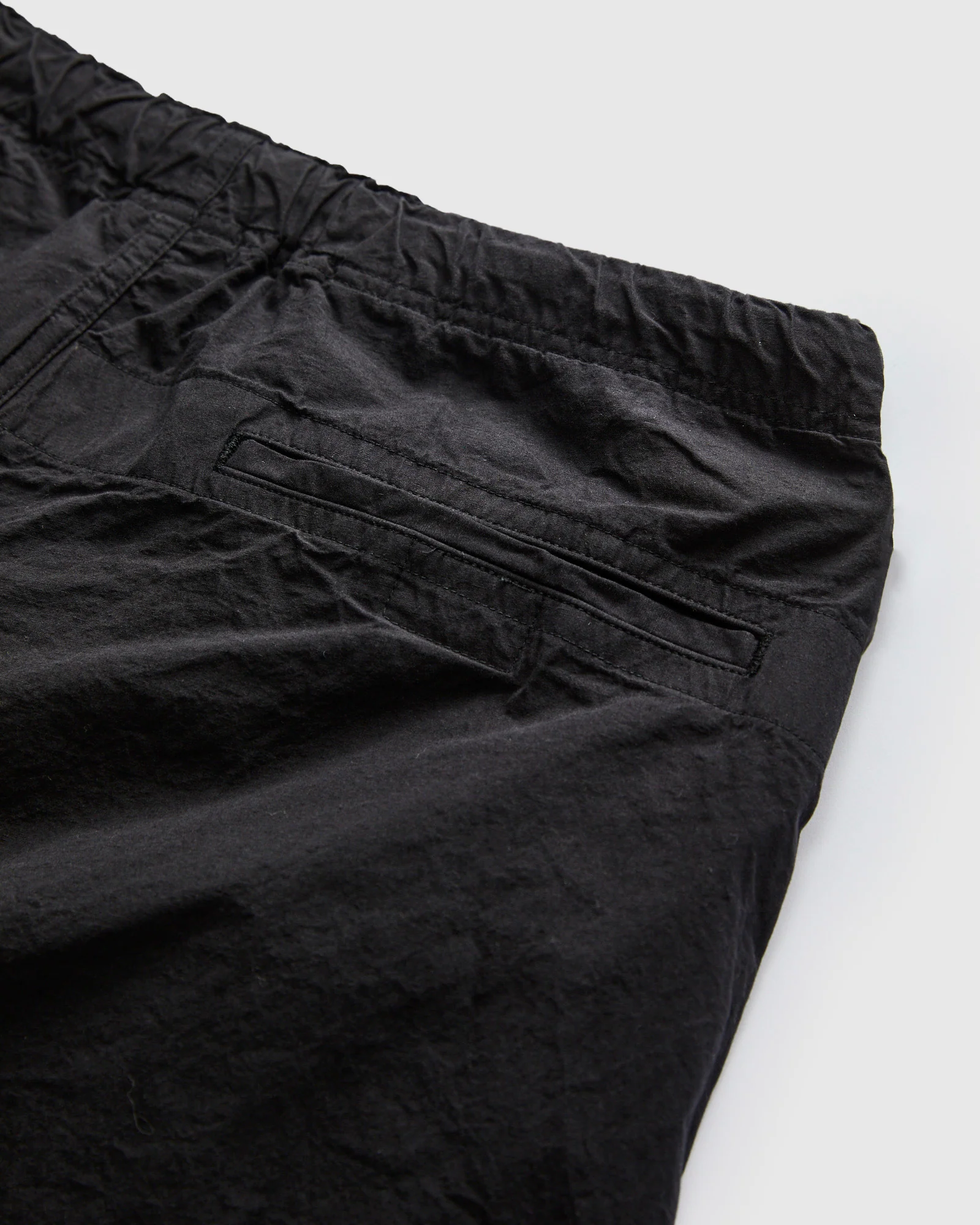 Cotton-Linen Wide Fit New Yorker Shorts in Black - Image 3