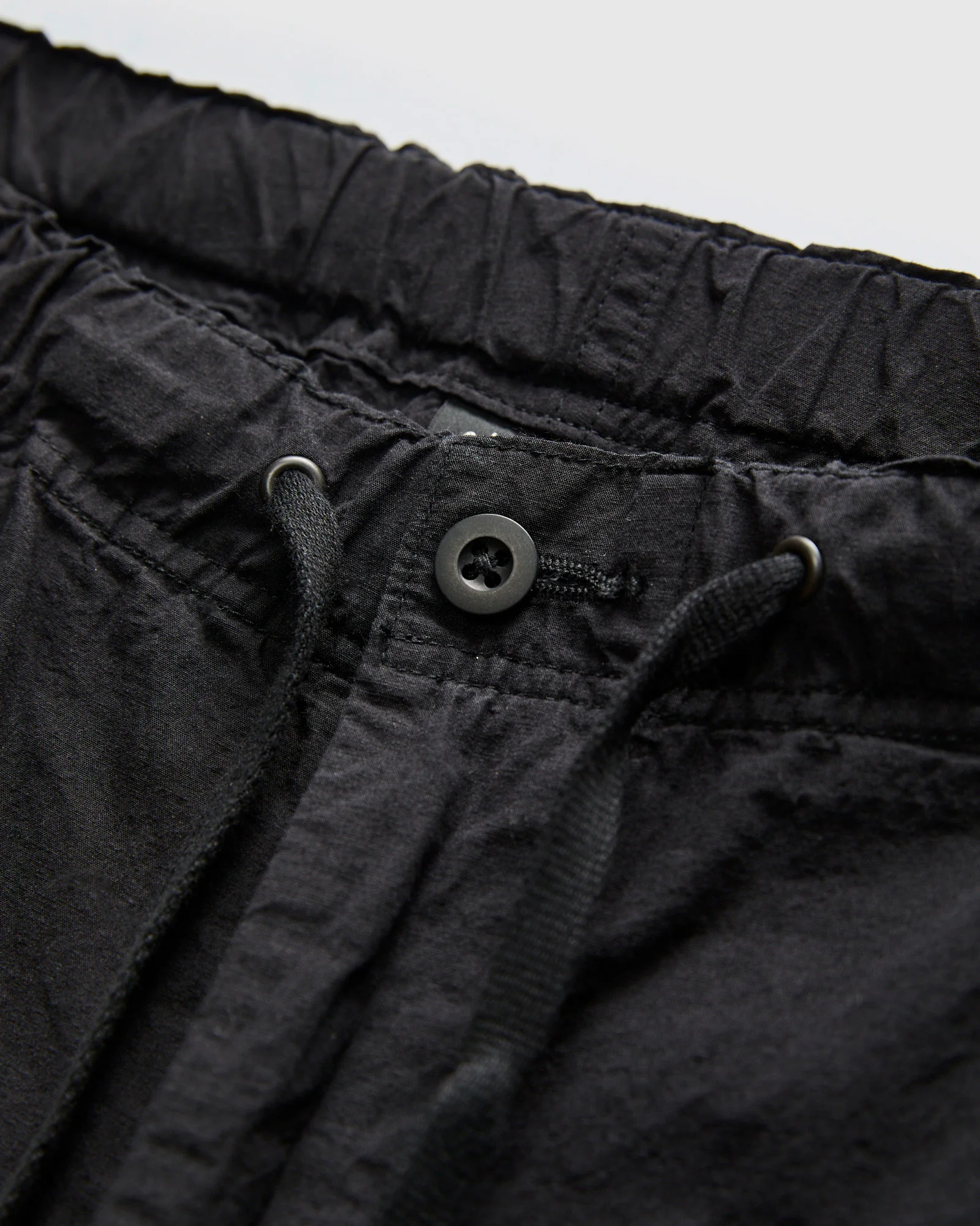 Cotton-Linen Wide Fit New Yorker Shorts in Black - Image 4