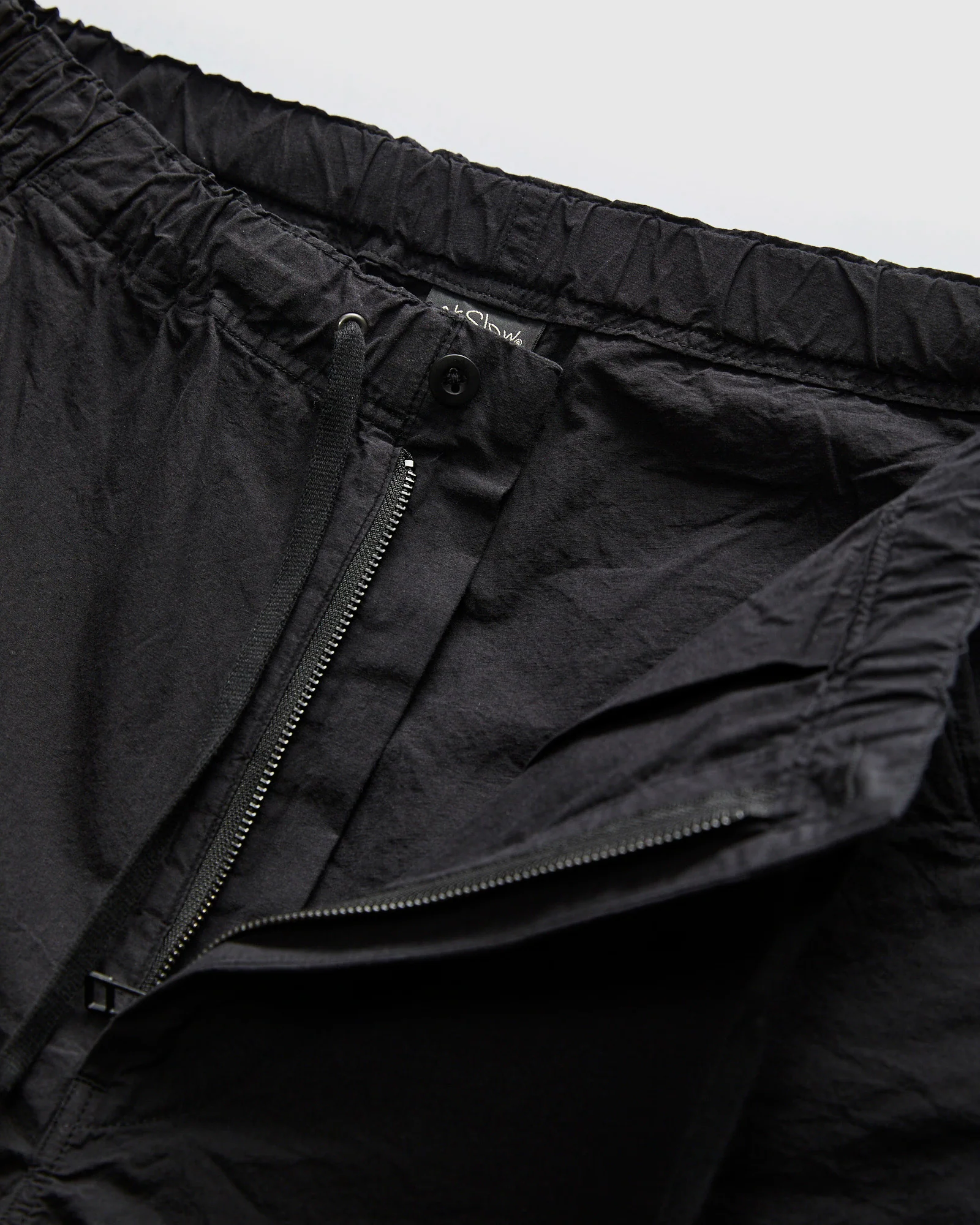 Cotton-Linen Wide Fit New Yorker Shorts in Black - Image 5