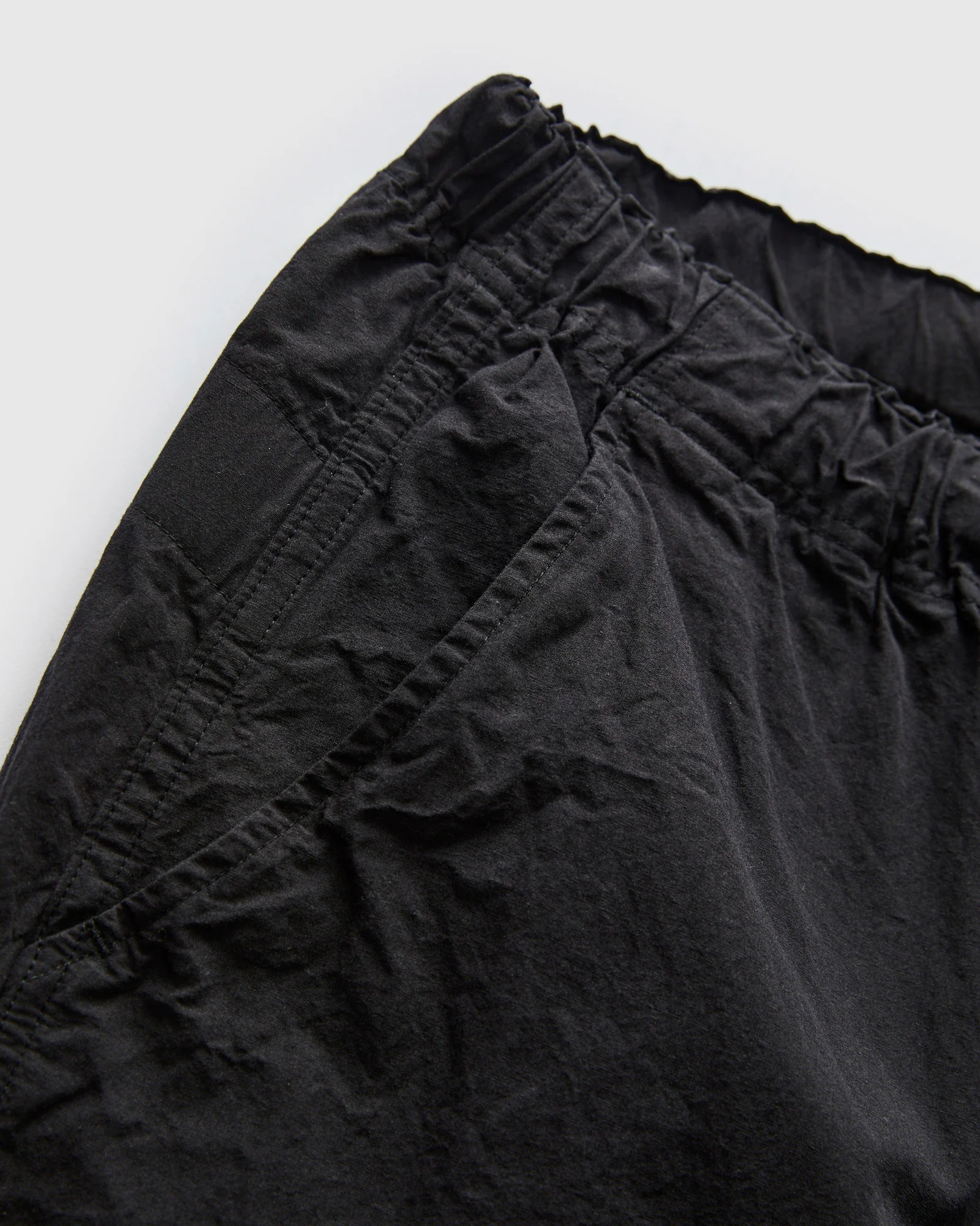Cotton-Linen Wide Fit New Yorker Shorts in Black - Image 6