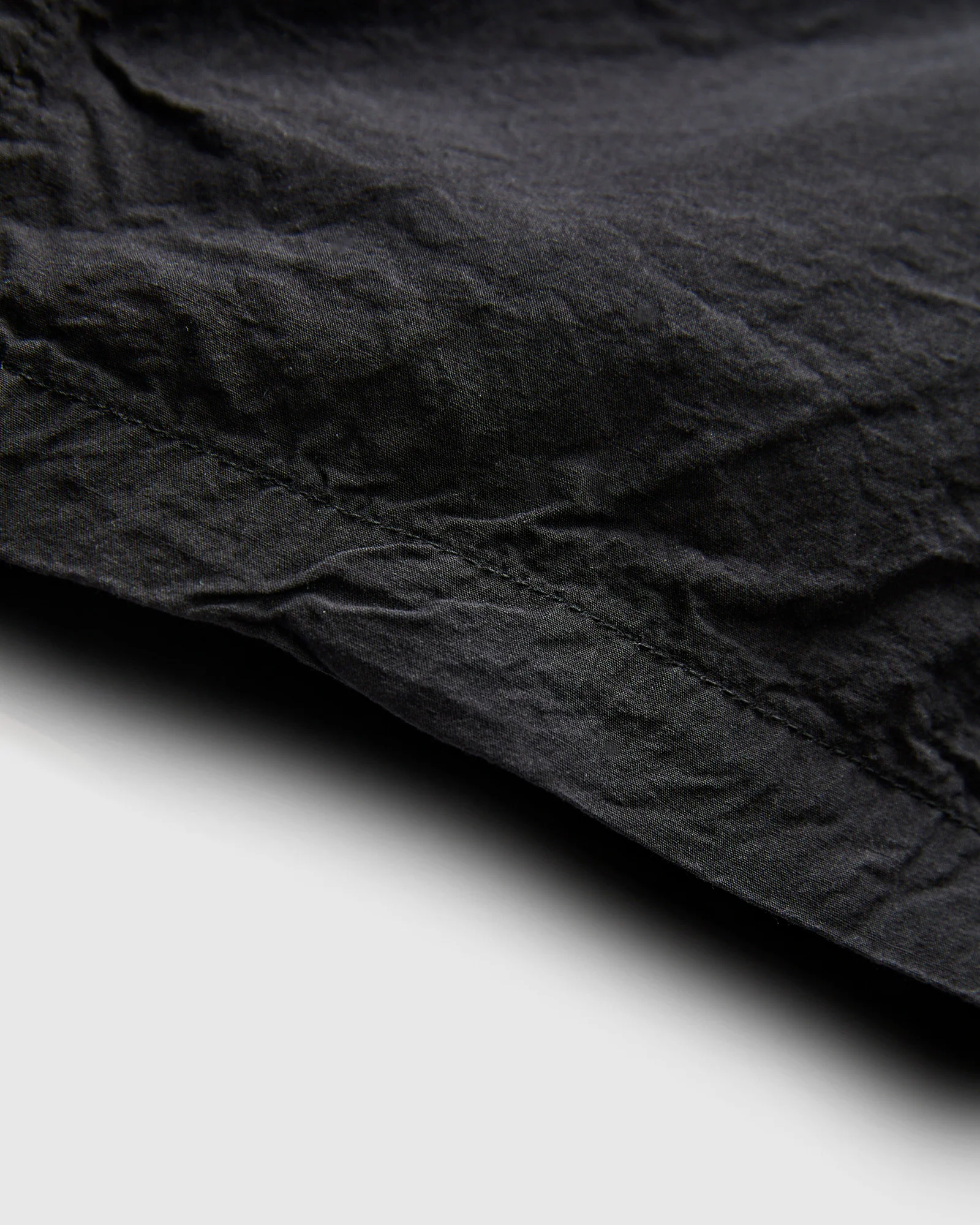 Cotton-Linen Wide Fit New Yorker Shorts in Black - Image 7