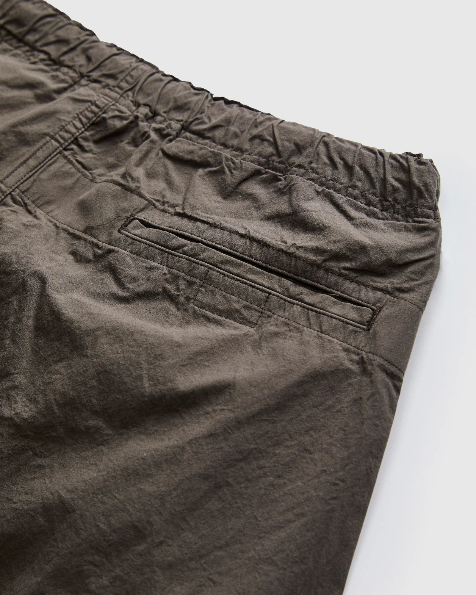 Cotton-Linen Wide Fit New Yorker Shorts in Charcoal Grey - Image 3