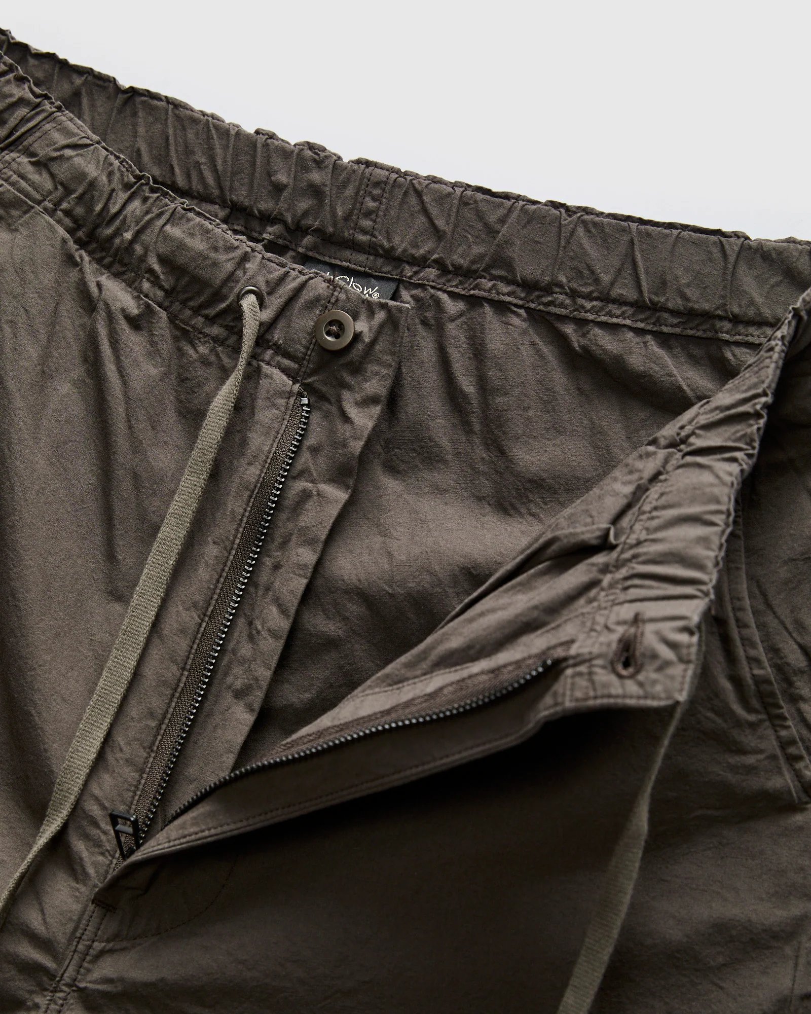 Cotton-Linen Wide Fit New Yorker Shorts in Charcoal Grey - Image 5