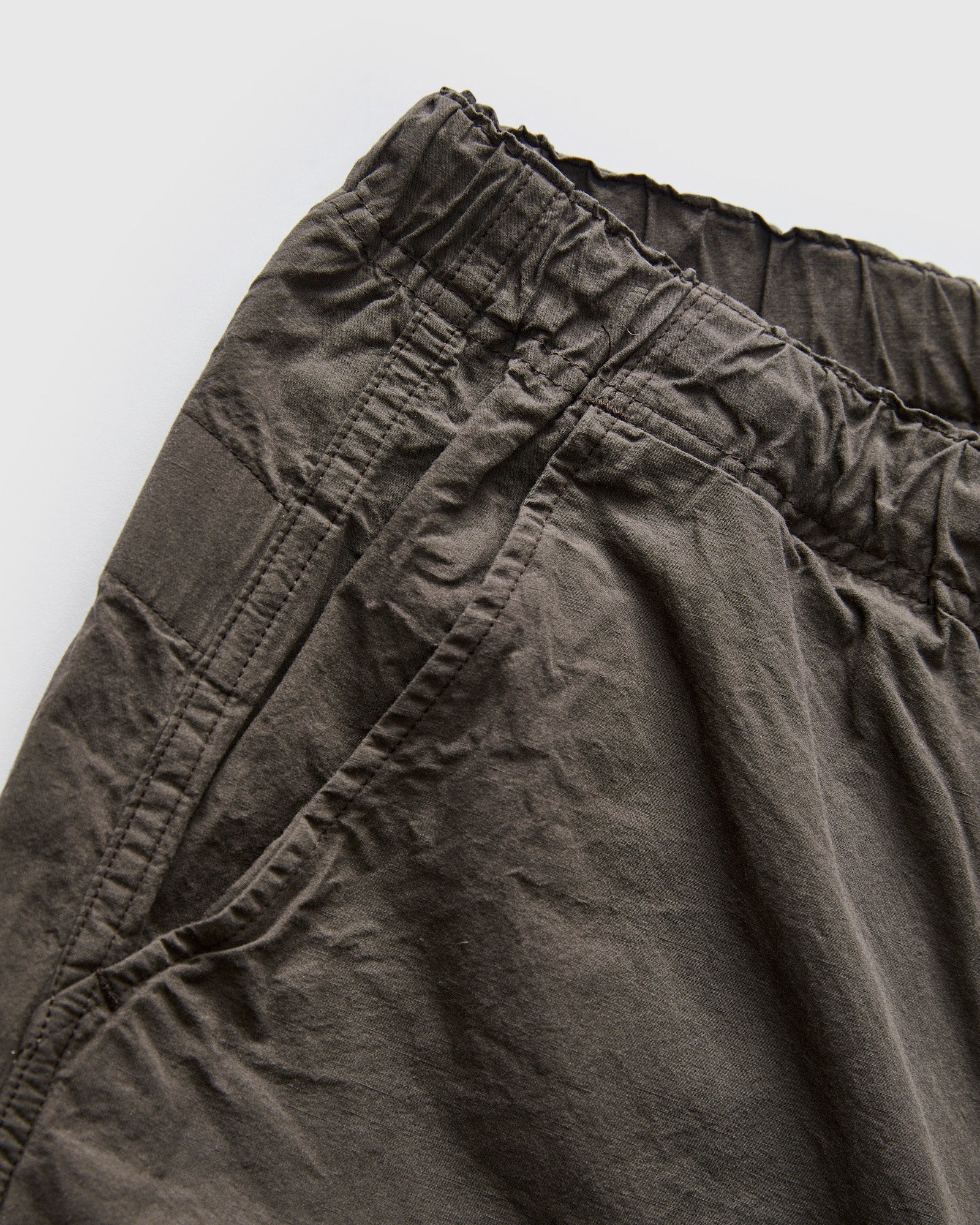 Cotton-Linen Wide Fit New Yorker Shorts in Charcoal Grey - Image 6