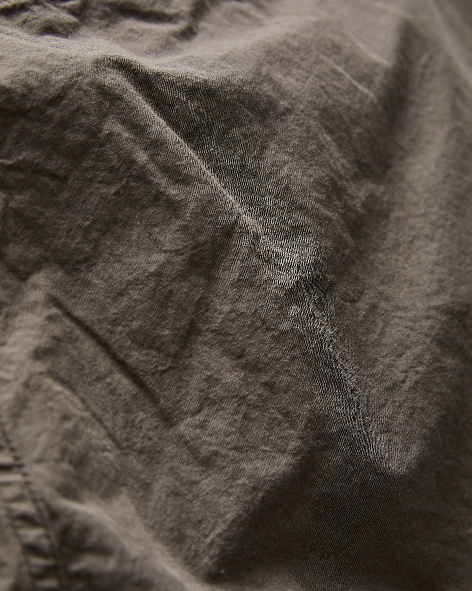 Cotton-Linen Wide Fit New Yorker Shorts in Charcoal Grey - Image 8