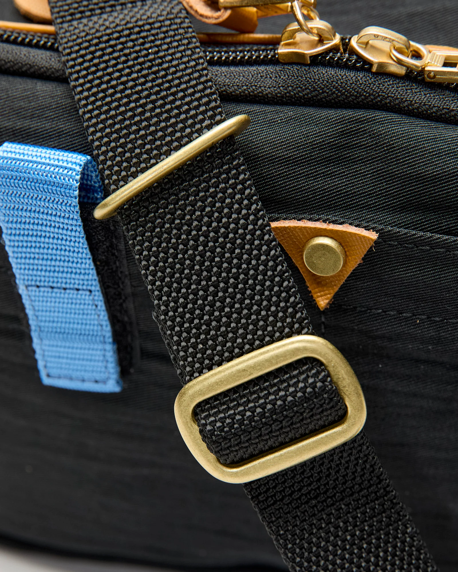 Link Shoulder Bag v2 in Black - Image 7