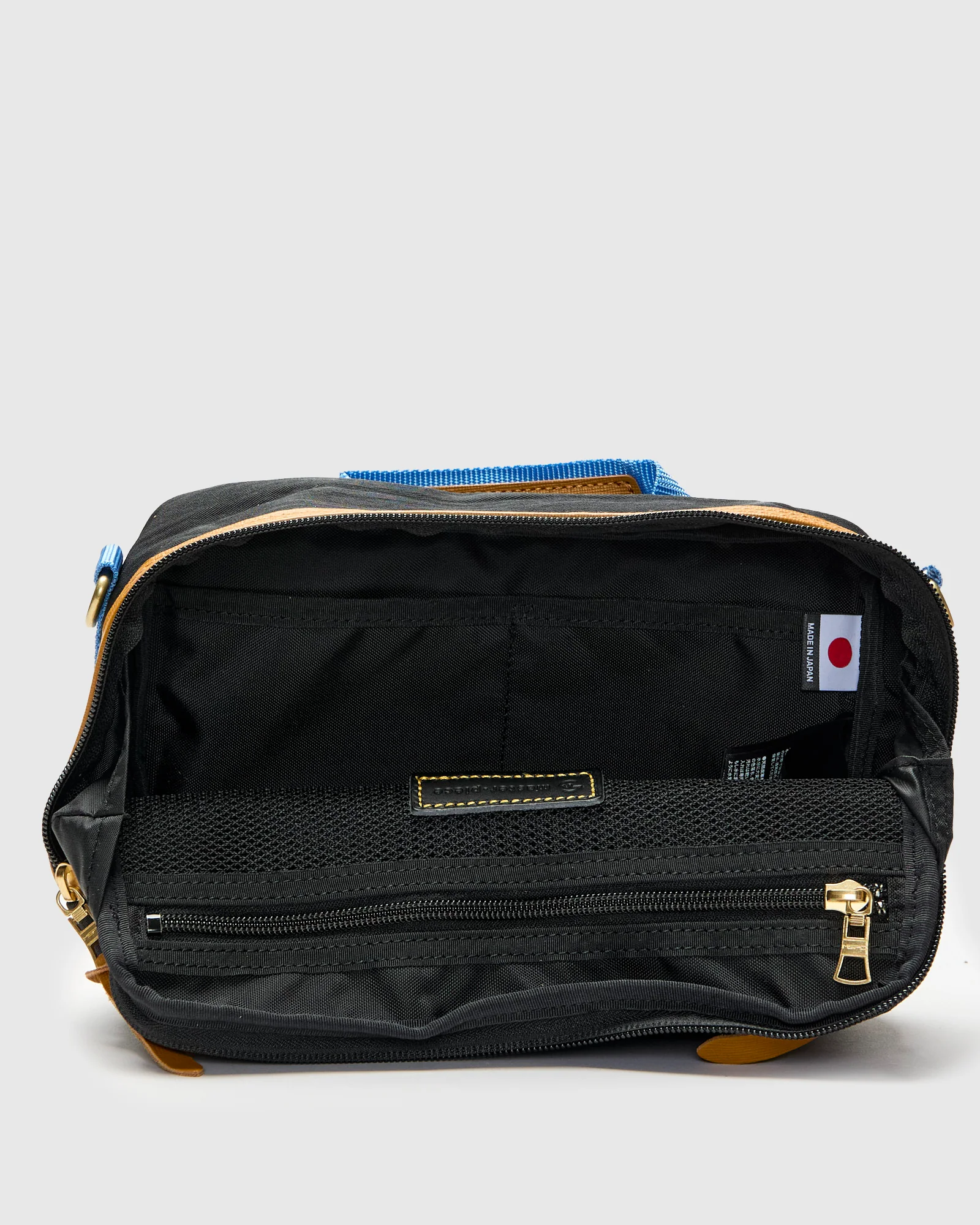 Link Shoulder Bag v2 in Black - Image 8